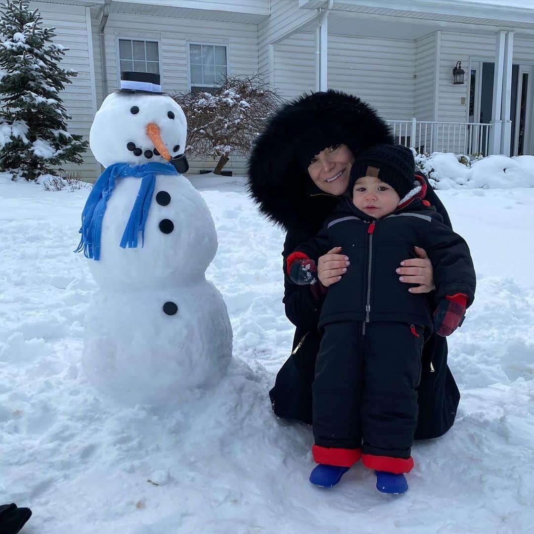 ディーナ・ニコール・コルテーゼさんのインスタグラム写真 - (ディーナ・ニコール・コルテーゼInstagram)「Do you wanna build a snowman ❄️ snow day with my boys #boymom」2月4日 2時50分 - deenanicole