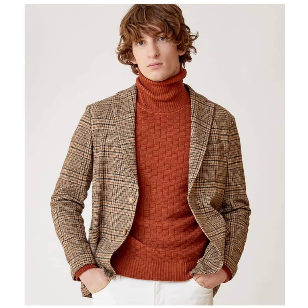 アルテアのインスタグラム：「Altea FW20  Tonal glenn plaid, white denim and garment dyed lambswool. All made in Italy, from the yarn to the garment.  #alteamilano #knitwear #madeinitaly」
