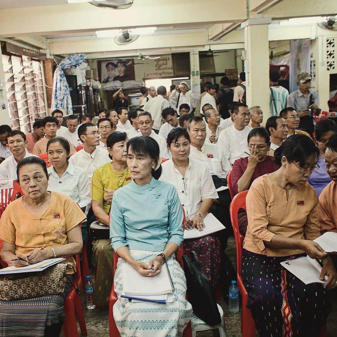 ナショナルジオグラフィックさんのインスタグラム写真 - (ナショナルジオグラフィックInstagram)「Photos by @iantehphotography / Almost a decade ago, I covered the immensely buoyant mood of Myanmar's fragile and nascent democracy. Aung San Suu Kyi (image 3) and her National League for Democracy (NLD) party had won the elections with a landslide victory. It was a period of burgeoning and tentative hope for the country. A complex figure, Aung San Suu Kyi's rise to power as an icon for democracy coincided with her fall from grace in the wake of her silence during Myanmar's violent repression of the Rohingya minority. Some have suggested she was attempting an incredibly delicate balance, striving to consolidate democracy while appeasing a military establishment that could disrupt her life's work at any moment. In the early hours on Monday, that complex but short-lived political experiment in democracy—a tenuous power-sharing partnership with the country's military—was in tatters after a coup by the army. Follow me on @iantehphotography to see more images and stories from around the world. #burmesespring #aungsansuukyi #coup #myanmar」2月4日 3時09分 - natgeo