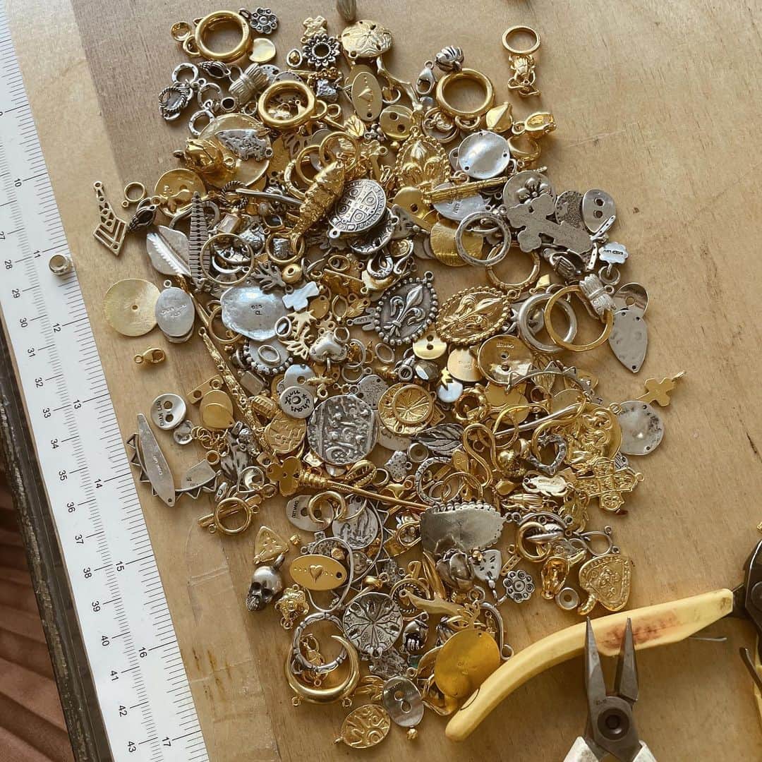 チャンルーのインスタグラム：「CL charm archive 🧚‍♀️ #chanluustudio」