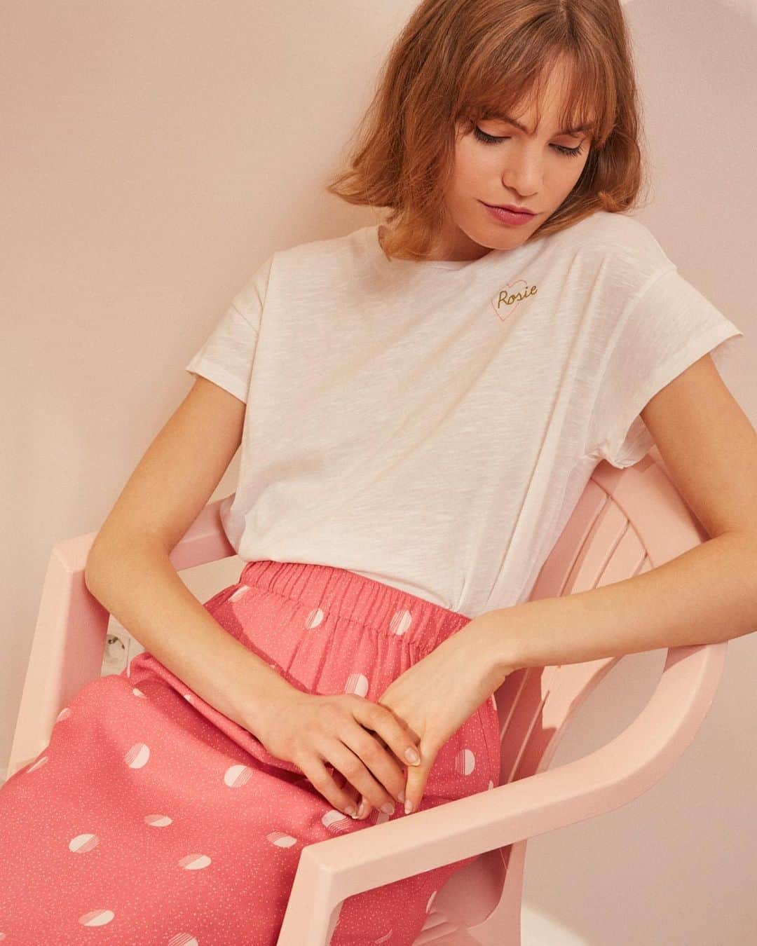 デプチオーのインスタグラム：「L’imprimé « Lalie » se décline en blouse, robe et jupe ! Les formes dans ce motif sont épurées, avec des détails de grandes poches ⁠⁠ ⁠⁠ #despetitshauts #despetitshautsaddict #despetitsmoments #rosie #lavieenplusjoliedepuis20ans #lavieenplusjolie」