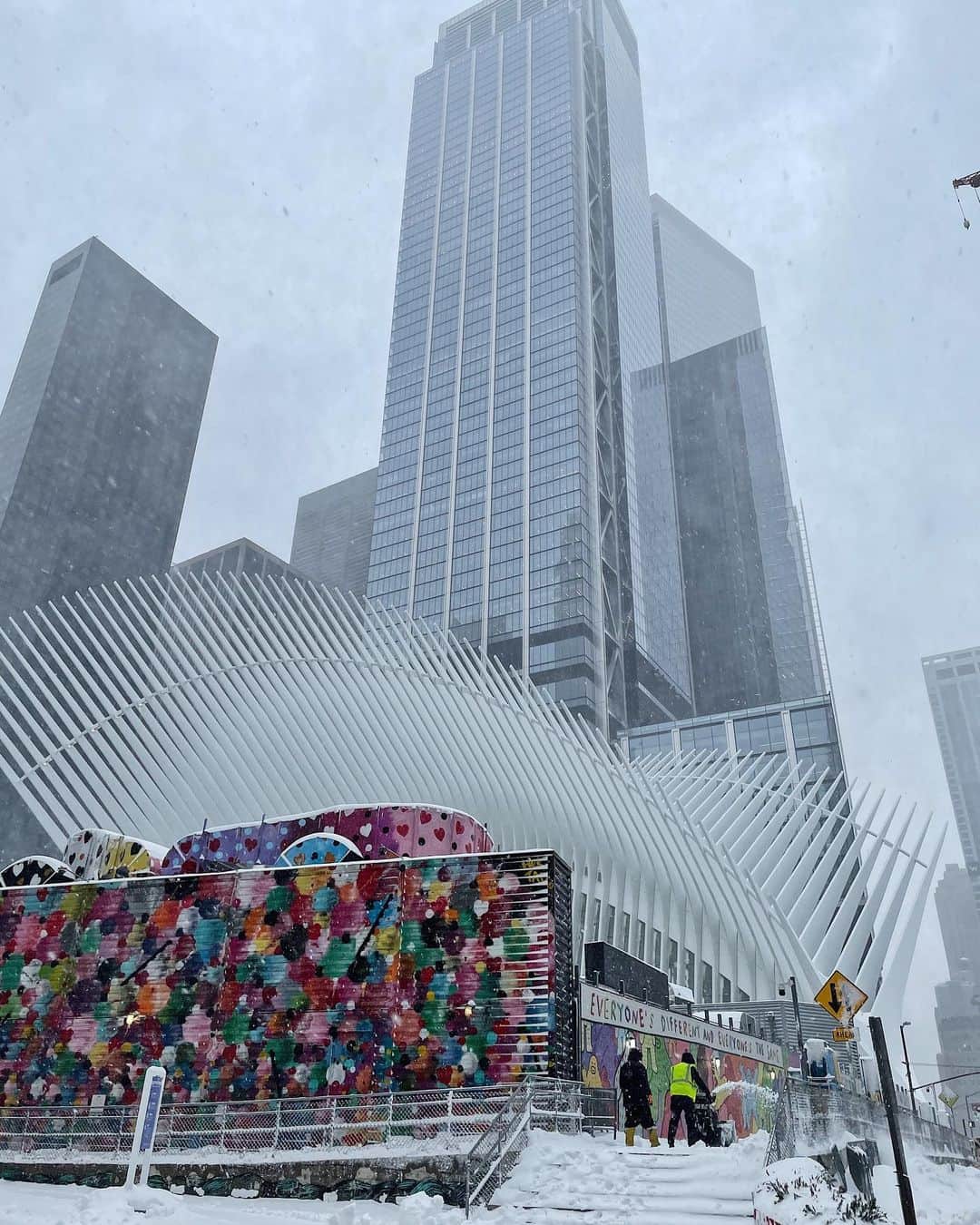 ニコールミラーのインスタグラム：「Winter in the city! Love trekking around the city on a snowy day. Yes ❄️ #nycsnow #nycsnowstorm」