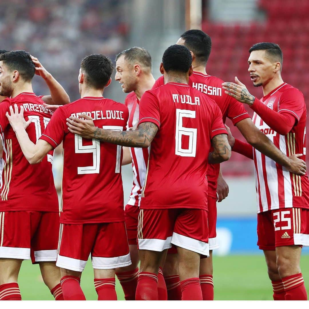 ヨゼ・ホレバスさんのインスタグラム写真 - (ヨゼ・ホレバスInstagram)「Going for the next round ,  Great win boys !  🔴⚪️👊🏽 Quarterfinals  #greekcup @olympiacosfc」2月4日 3時25分 - josecholevas