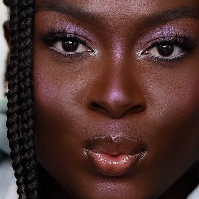 BH Cosmeticsのインスタグラム：「Ice queen 👑  📸 : @_ohemaabonsu in Apres in Aspen - 6 Color Highlighter Palette  #bhtravelseries #bhcosmetics」