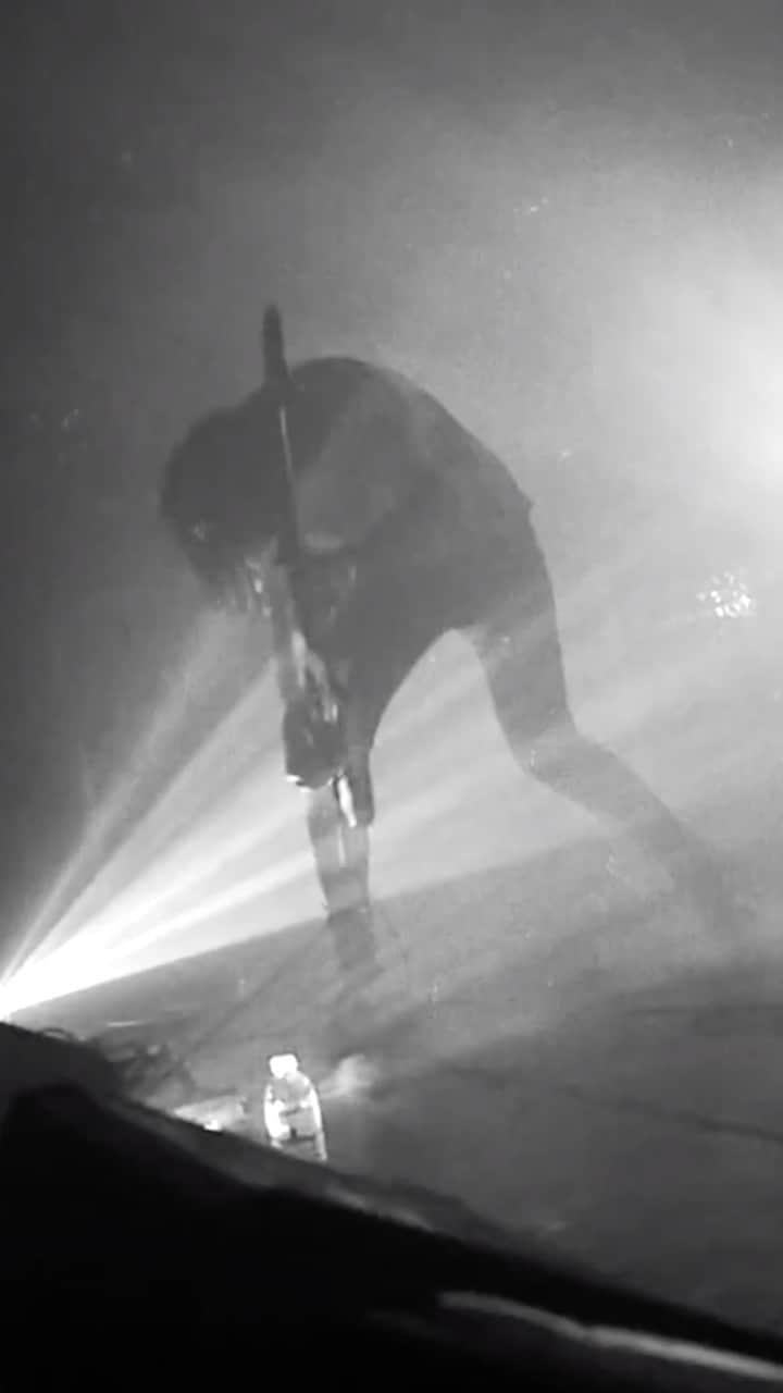 A Place to Bury Strangersのインスタグラム：「Fill the Void live video shot by @davy.pelletier In Los Angeles at the Echoplex @theechola  #fillthevoid #transfixiation #davydrones #losangeles #echoplex」