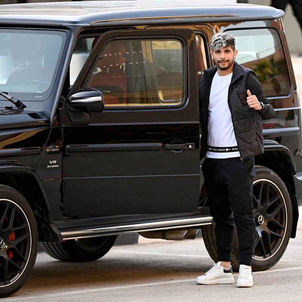 エベル・バネガのインスタグラム：「✌️🚙♣️」
