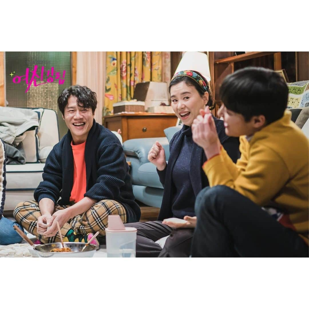 tvN DRAMA【韓国】さんのインスタグラム写真 - (tvN DRAMA【韓国】Instagram)「누구인가? 누가 마지막 소리를 내었어😭!! 막화 기념 막촬 인증샷 + 깜짝 비하인드 풉니다🥺  자존감 회복 로맨틱 코미디 [여신강림] 2/4 [목] 밤 10시 30분 tvN 최종화  #tvN #수목드라마 #여신강림 #문가영 #차은우 #황인엽 #박유나」2月4日 14時43分 - tvn_drama