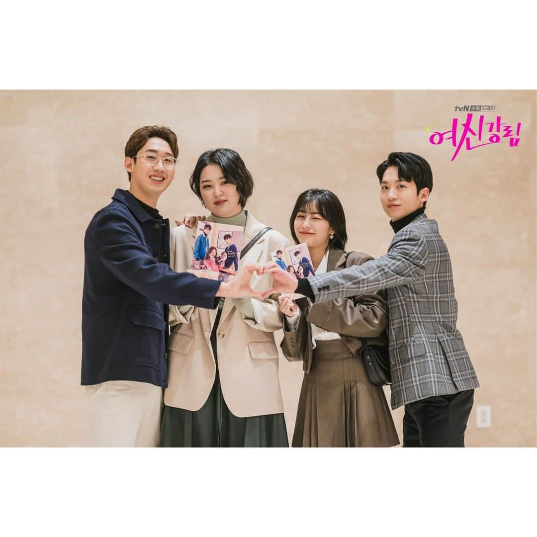 tvN DRAMA【韓国】さんのインスタグラム写真 - (tvN DRAMA【韓国】Instagram)「누구인가? 누가 마지막 소리를 내었어😭!! 막화 기념 막촬 인증샷 + 깜짝 비하인드 풉니다🥺  자존감 회복 로맨틱 코미디 [여신강림] 2/4 [목] 밤 10시 30분 tvN 최종화  #tvN #수목드라마 #여신강림 #문가영 #차은우 #황인엽 #박유나」2月4日 14時43分 - tvn_drama