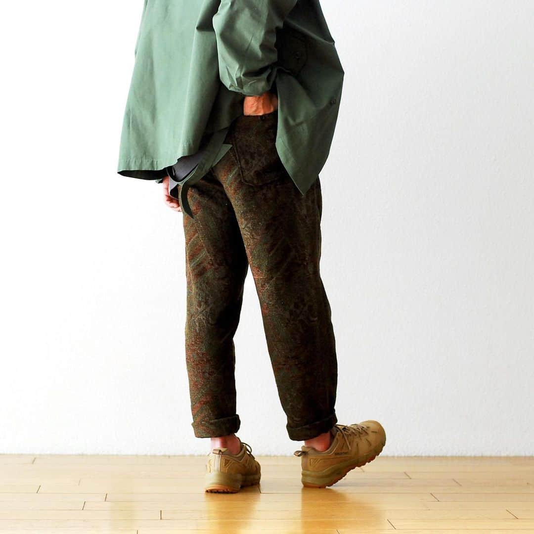 wonder_mountain_irieさんのインスタグラム写真 - (wonder_mountain_irieInstagram)「_ Engineered Garments / エンジニアードガーメンツ "Carlyle Pant - Chenille OLIVE-" ¥51,700- _ 〈online store / @digital_mountain〉 https://www.digital-mountain.net/shopbrand/000000012492/ _ 【オンラインストア#DigitalMountain へのご注文】 *24時間受付 *14時までのご注文で即日発送 *1万円以上ご購入で、送料無料 tel：084-973-8204 _ We can send your order overseas. Accepted payment method is by PayPal or credit card only. (AMEX is not accepted)  Ordering procedure details can be found here. >>http://www.digital-mountain.net/html/page56.html  _ #NEPENTHES #EngineeredGarments #ネペンテス #エンジニアードガーメンツ _ 本店：#WonderMountain  blog>> http://wm.digital-mountain.info _ 〒720-0044  広島県福山市笠岡町4-18  JR 「#福山駅」より徒歩10分 #ワンダーマウンテン #japan #hiroshima #福山 #福山市 #尾道 #倉敷 #鞆の浦 近く _ 系列店：@hacbywondermountain _」2月4日 13時17分 - wonder_mountain_