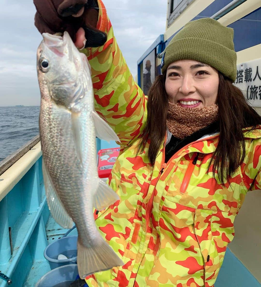 川目梢のインスタグラム：「きょうのサンスポ❤️ 金沢八景『小柴丸』イシモチ釣りだよーん🎣 イシモチってね、某高級かまぼこ◯廣さんでも使われてるんだって。  ってことで、今回はバレンタイン向けにかまぼこを作ってみたよ❗️ 皆さまも、今年はチョコっと変わったプレゼントにイシモチのかまぼこをどーぞ❤️  #小柴丸 #イシモチ #イシモチ釣り #釣り #釣り好きな人と繋がりたい #釣りガール #釣りスタグラム #釣り女子 #釣り好き #釣りバカ」