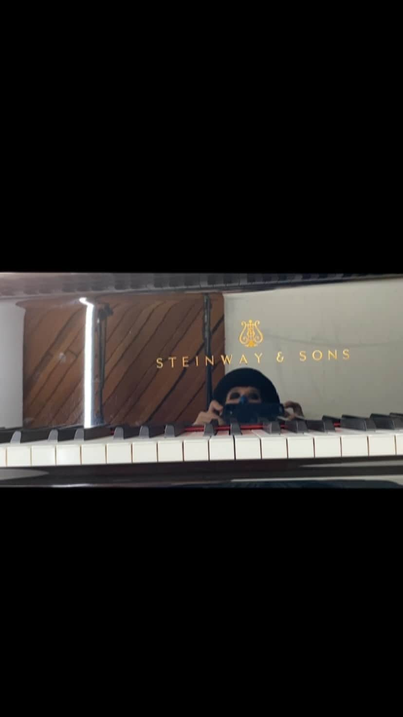 ヒイズミマサユ機のインスタグラム：「No.60 #曲を発見したので #Akatsuki #スタジオ #steinway #studio」