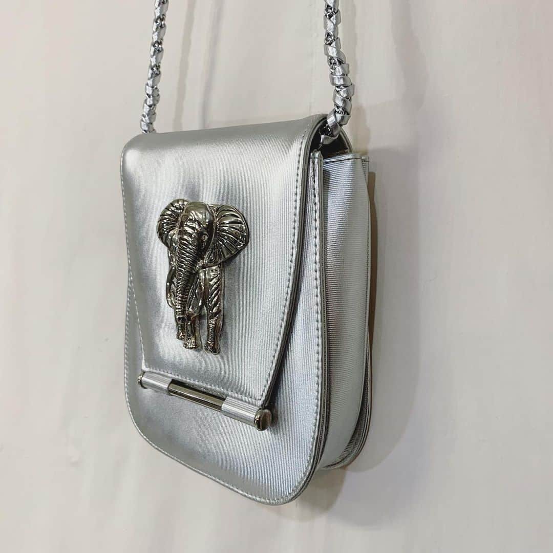i nouさんのインスタグラム写真 - (i nouInstagram)「. SOLD.  elephant motif silver bag #inou_vintageclothing」2月4日 13時47分 - inou_vintageclothing
