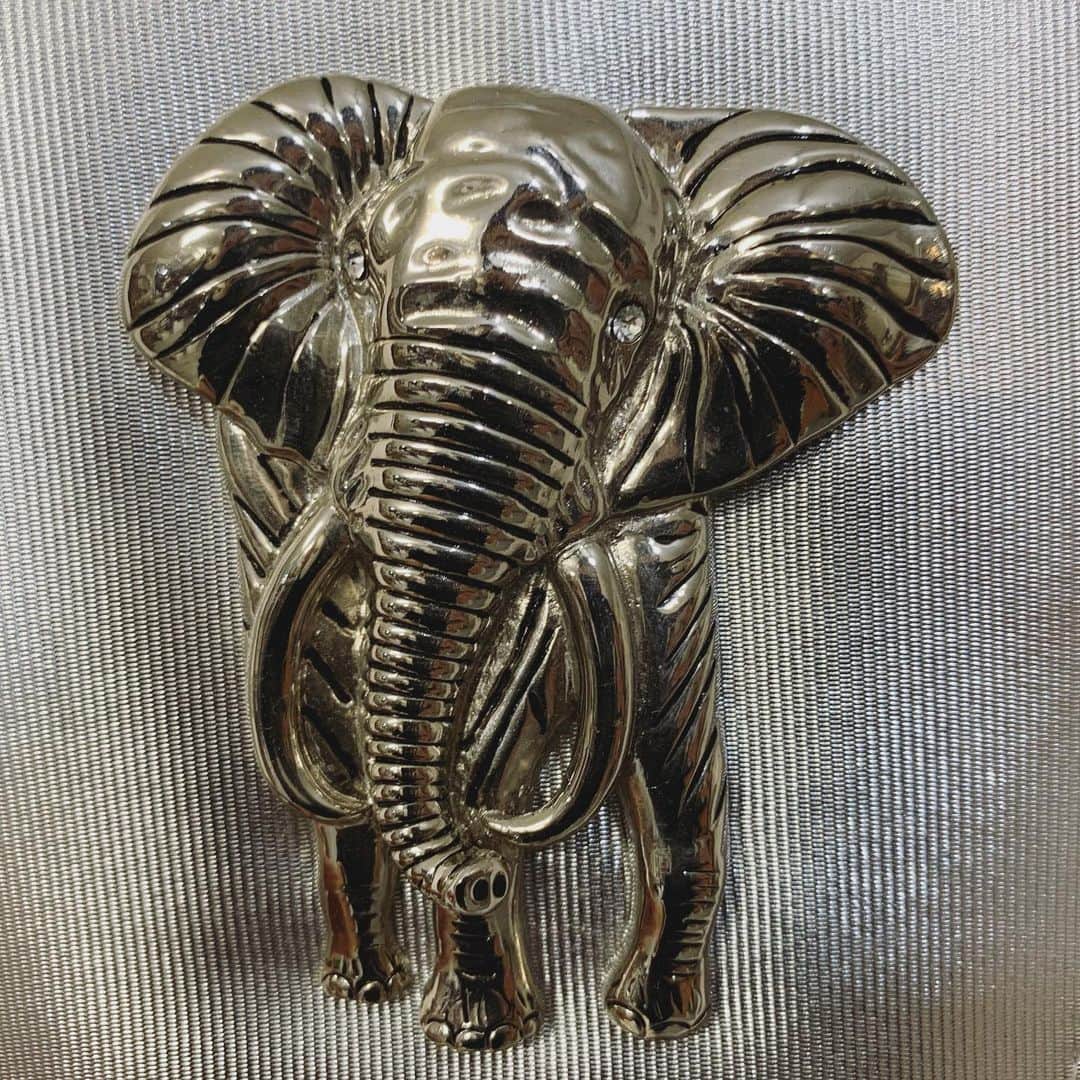 i nouさんのインスタグラム写真 - (i nouInstagram)「. SOLD.  elephant motif silver bag #inou_vintageclothing」2月4日 13時47分 - inou_vintageclothing