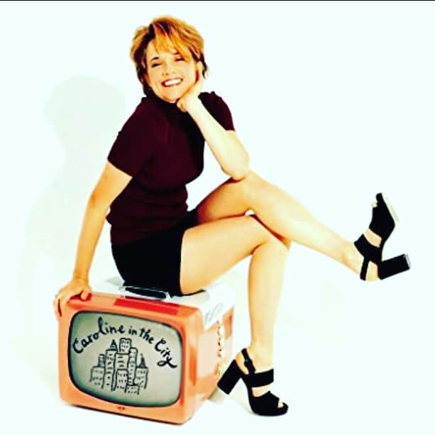 リー・トンプソンのインスタグラム：「Last night I dreamed I was making a reboot of Caroline in the City. It was so long ago. And I  still love my costars @amypietz @hughienyc @luteseric @swimbikerun007 so much. These moments of connection last forever in my heart. I believe we are all the sum total of the people we love.  Ps you can catch it on @cbsallaccess」