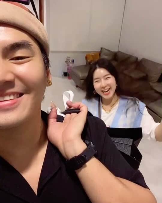 GYEON SEOのインスタグラム：「_* อยากให้มีเธอทุกวัน 🧡 วันวาเลนไทน์ 🤣🤪 อ่ะ หยอกๆ @hunz_iph  . . จะบอกว่าตรุษจีน แอนด์ ตรุษเกาหลี อีส คัมมิ่ง 🤪 #HunzGMemo  #earlyvalentinesgift #valentinesday」