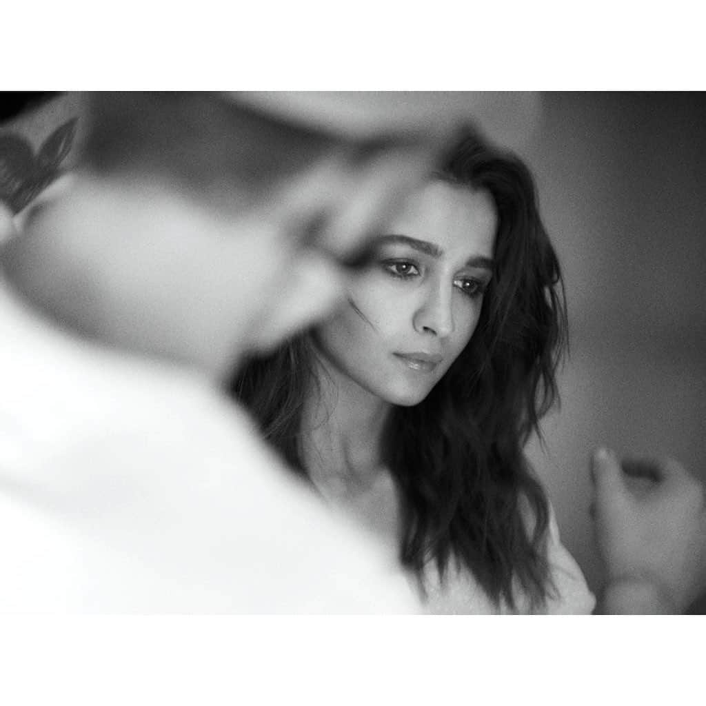 アリア・バットのインスタグラム：「“I want to write a novel about silence” he said; “ the things people don’t say” —— Virginia Wolf.   📸- @avigowariker」