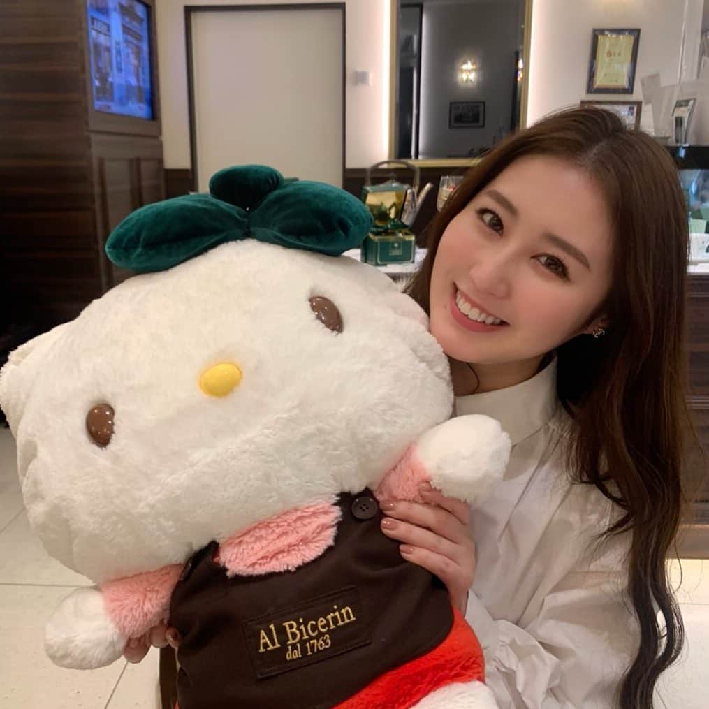 八尋莉那のインスタグラム：「載せる写真が全然なくてまた更新が疎かになってしまいました〜🤣 皆さんお元気ですか？ 私は2/1で30歳を迎えました🎂💕 沢山の愛と優しさに囲まれてこの歳まで健やかに生きることができました☺️ 目一杯人生を味わって豊かな人になっていきたいと思います。 これからもどうぞ宜しくお願い致します😊」
