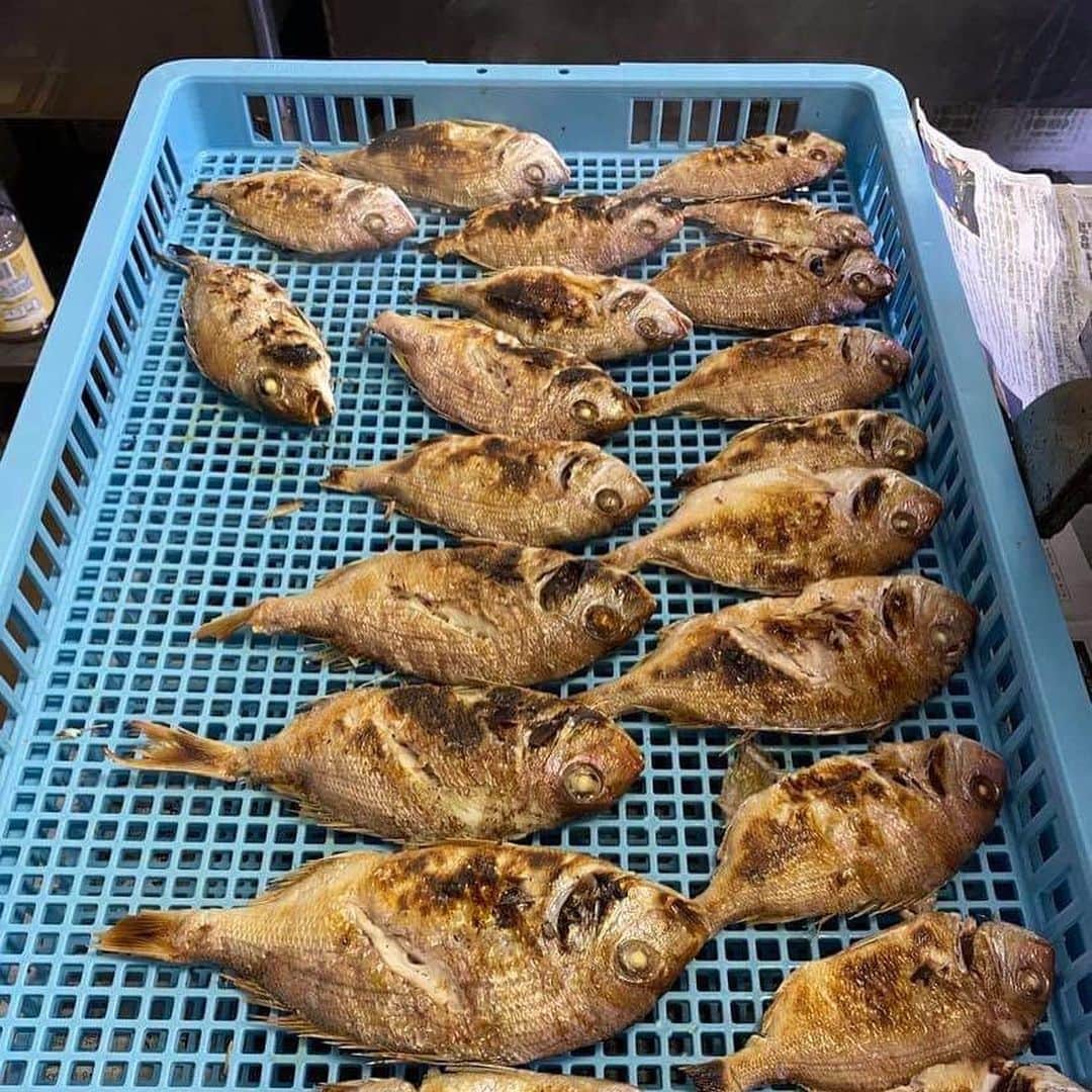 三浦友加さんのインスタグラム写真 - (三浦友加Instagram)「トトタベローネ庄内浜の 「鯛だし麺」  山形県庄内浜産の天然の鯛を使ったラーメンやパスタ料理など、 庄内を中心に山形.東京と２５店舗の皆様により、 バラエティ豊かな様々な美味しいメニューを楽しませて頂きました。 大変ありがとうございました！  そして多くの料理人の方から支持を集めている食材がありました。 “ゆらまちっく海鮮レディース”さん製造の 天然小鯛100%の「小鯛だし」！ 今回はそんな気になる「小鯛だし」が造られる 由良のアジトを訪ね、おいしさの秘密、 ゆらまちっく海鮮レディースの皆さんの魅力に迫って参りました！！  https://tototabelone-shonai.jp/20210204465/  ぜひご覧下さいませ！！  #ゆらまちっく海鮮レディース  #鶴岡市由良 #八乙女 #SDGs #sdgs  #トトタベローネ #トトタベローネ庄内浜」2月4日 14時27分 - miurayuka