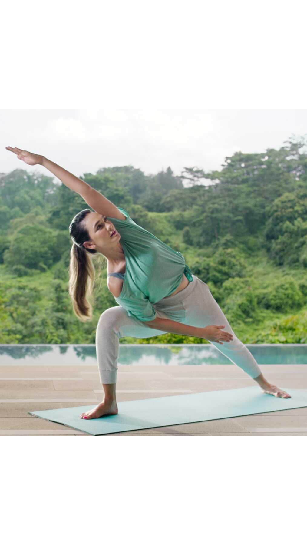ルナ・マヤのインスタグラム：「So excited with UNIQLO FITFEST, the biggest online workout festival from @uniqloindonesia !  Register yourself at www.uniqlofitfest.com to get your online classes pass for FREE. The registration will be opened from 6 February 2021, so stay tuned!  @vjdaniel @anjasmara @fannyghassani  @rimamelati  @marcellsiahaans  @lailamunaf  #UniqloIndonesia #UniqloLifewear #SportUtilityWear #activeyourway」