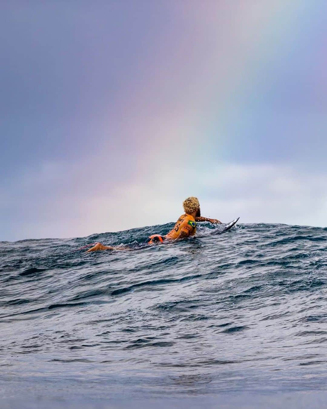 OAKLEYさんのインスタグラム写真 - (OAKLEYInstagram)「After the storm comes the rainbow. Just keep paddling. @italoferreira ❤️ #ForTheLoveOfSport」2月4日 5時46分 - oakley