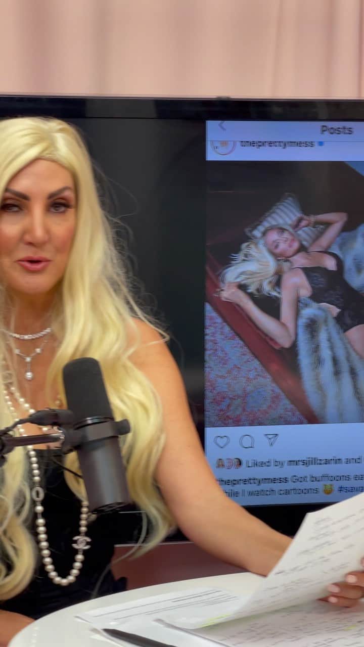 ヘザー・マクドナルドのインスタグラム：「A glimpse of Thursday’s #Juicyscoop up tomorrow! My #Juicyscoopers came up with the best new #taglines for #erikajayne. Which one is your favorite? Do you think you’ve got a better one? #bravotv #comedy #impressions #parody #tomgirardi #podcast #fraud #zerofucks #itsexpensivetobeme」