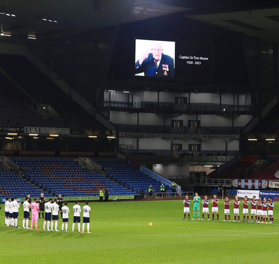 カイル・ウォーカーさんのインスタグラム写真 - (カイル・ウォーカーInstagram)「3 points ✅ Clean sheet ✅ Top of the league ✅  Well played to the boys tonight on what is always a tricky ground to travel too.  Once again RIP to Captain Sir Thomas Moore  💙  #mancity #premierleague」2月4日 5時49分 - kylewalker2