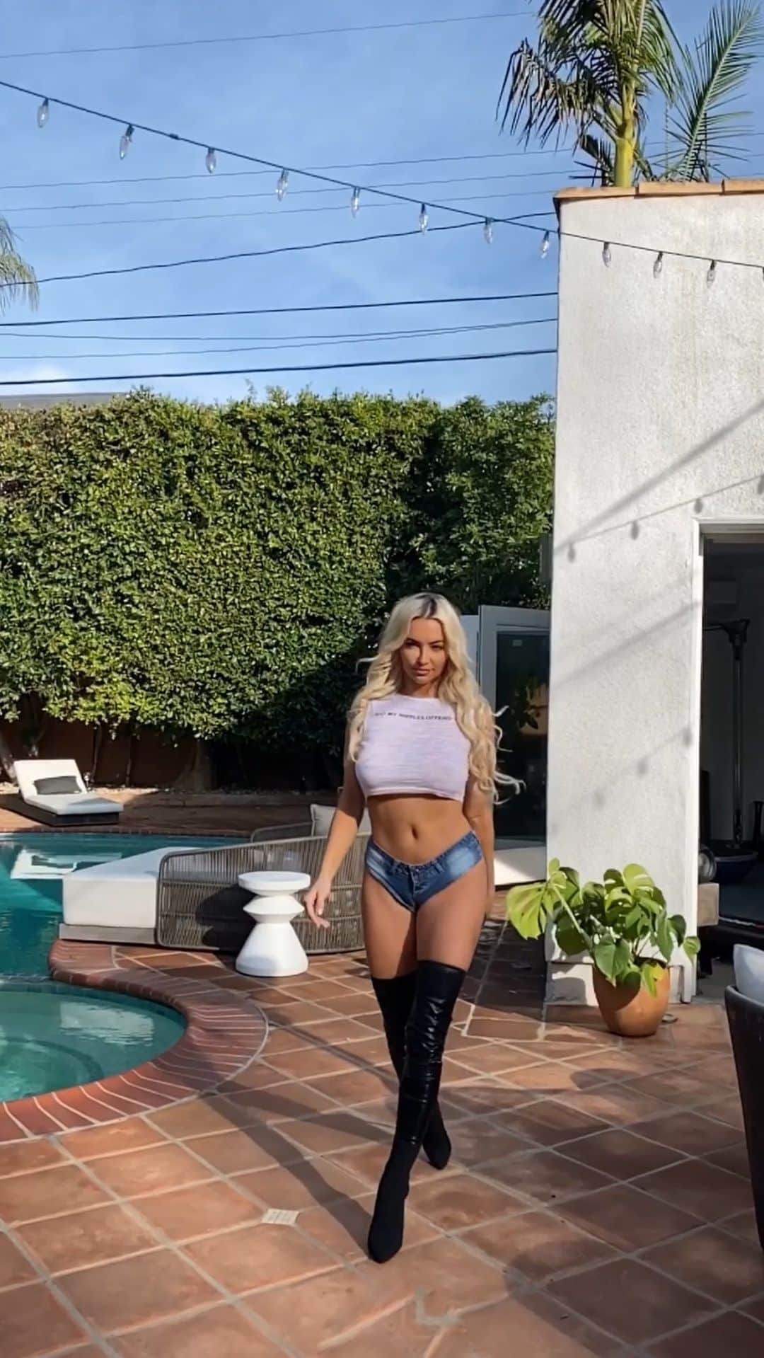 のインスタグラム：「On my way  to ruin your life... ;)⁣ ⁣ featuring Chopper the Dog」
