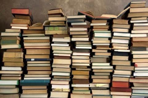 カレントエリオットのインスタグラム：「bookworm mentality 🤓」
