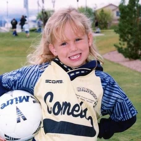 メガン・ジェット・マーティンのインスタグラム：「Lockdown won’t stop me from bringing this (completely misplaced wtf am I doing playing soccer) energy into my birthday month.  #ageofaquarius」