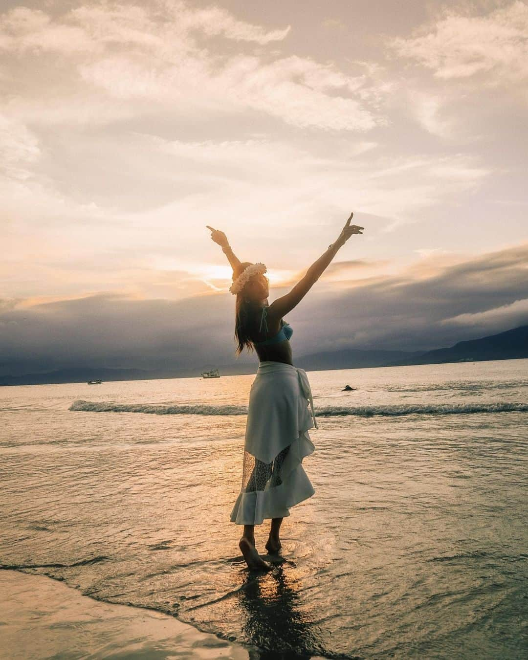 アレッサンドラ・アンブロジオさんのインスタグラム写真 - (アレッサンドラ・アンブロジオInstagram)「Odoiá, Iemanjá, salve a rainha do mar! 💙✨ #iemanja」2月4日 6時08分 - alessandraambrosio