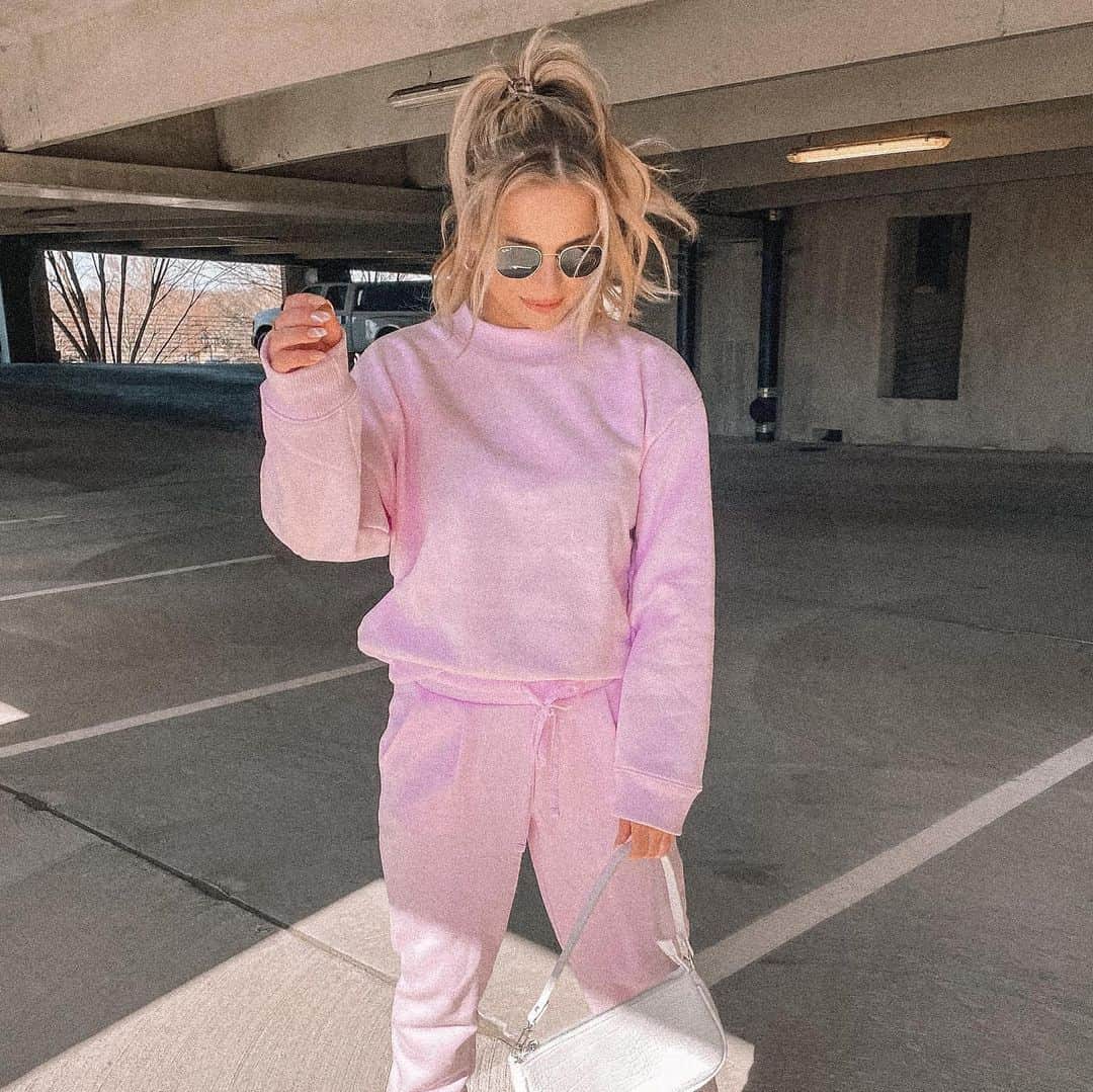 Target Styleのインスタグラム：「Your sweatsuit needs a glow up. ✨ #ANewDay 📷: @freckledbyheathermarie」