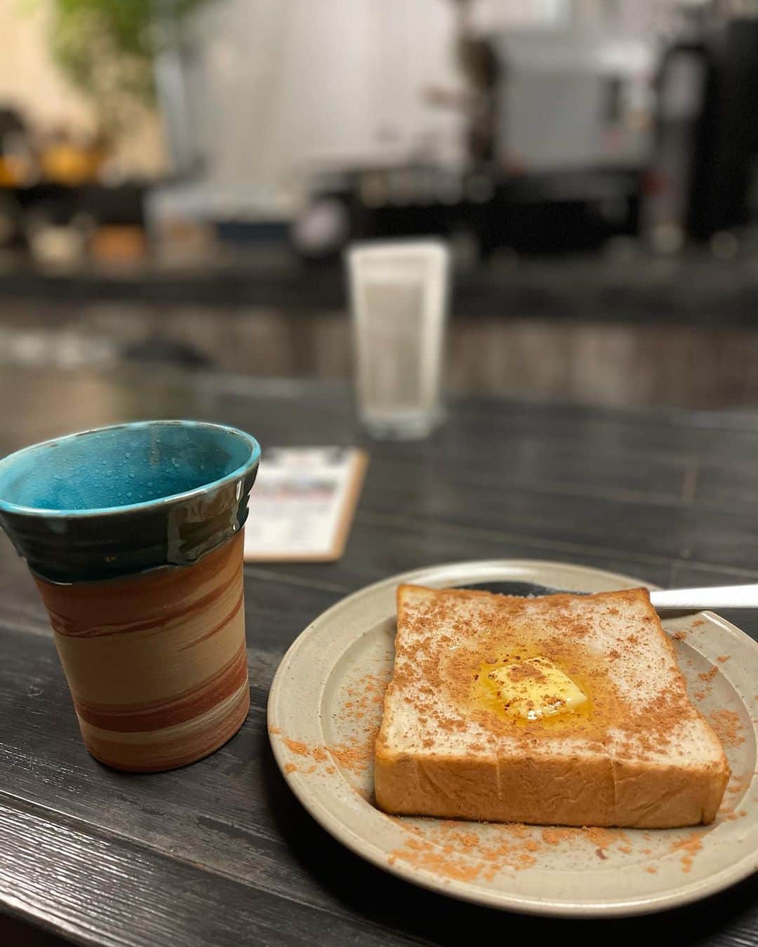 高原直泰さんのインスタグラム写真 - (高原直泰Instagram)「ROKKAN COFFEEも6時オープン。 ありがたい。 #rokkancoffee  #朝食 #週の後半もがんばろ」2月4日 6時23分 - takahara.osv