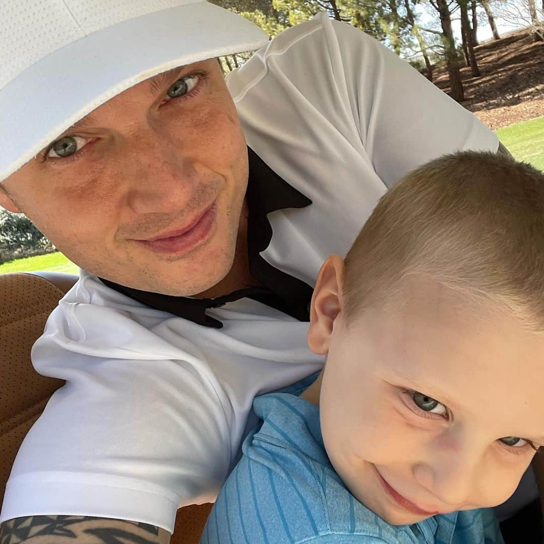 ニック・カーターさんのインスタグラム写真 - (ニック・カーターInstagram)「Nothing better than a little father and son time.  . #golf #golfkids #golfforkids  #parenthood #children #qualitytime #fatherandson #peaceful #happyhome #memories #fatherhood #family #healtyactivelifestyle #activitiesforkids」2月4日 6時32分 - nickcarter