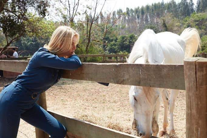 Ana Hickmannさんのインスタグラム写真 - (Ana HickmannInstagram)「Em um coração onde mora a gratidão, também habita a felicidade!!! 🙏🏻💙@ana.hickmann.denim #lookah #anahickmanndenim #jeans #totaljeans」2月4日 6時45分 - ahickmann