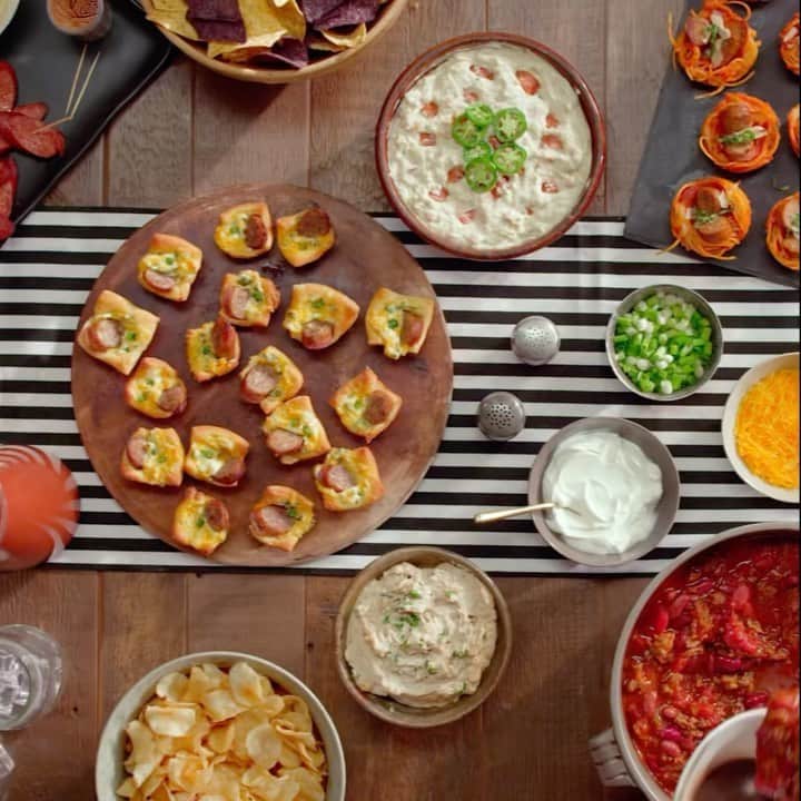 ジョンソンヴィルのインスタグラム：「The Big Game is right around the corner, what’s on your menu? Find some of our favorite #handheld #appetizers and #bigbatch meal ideas, made #betterwithsausage  Link. Bio.」