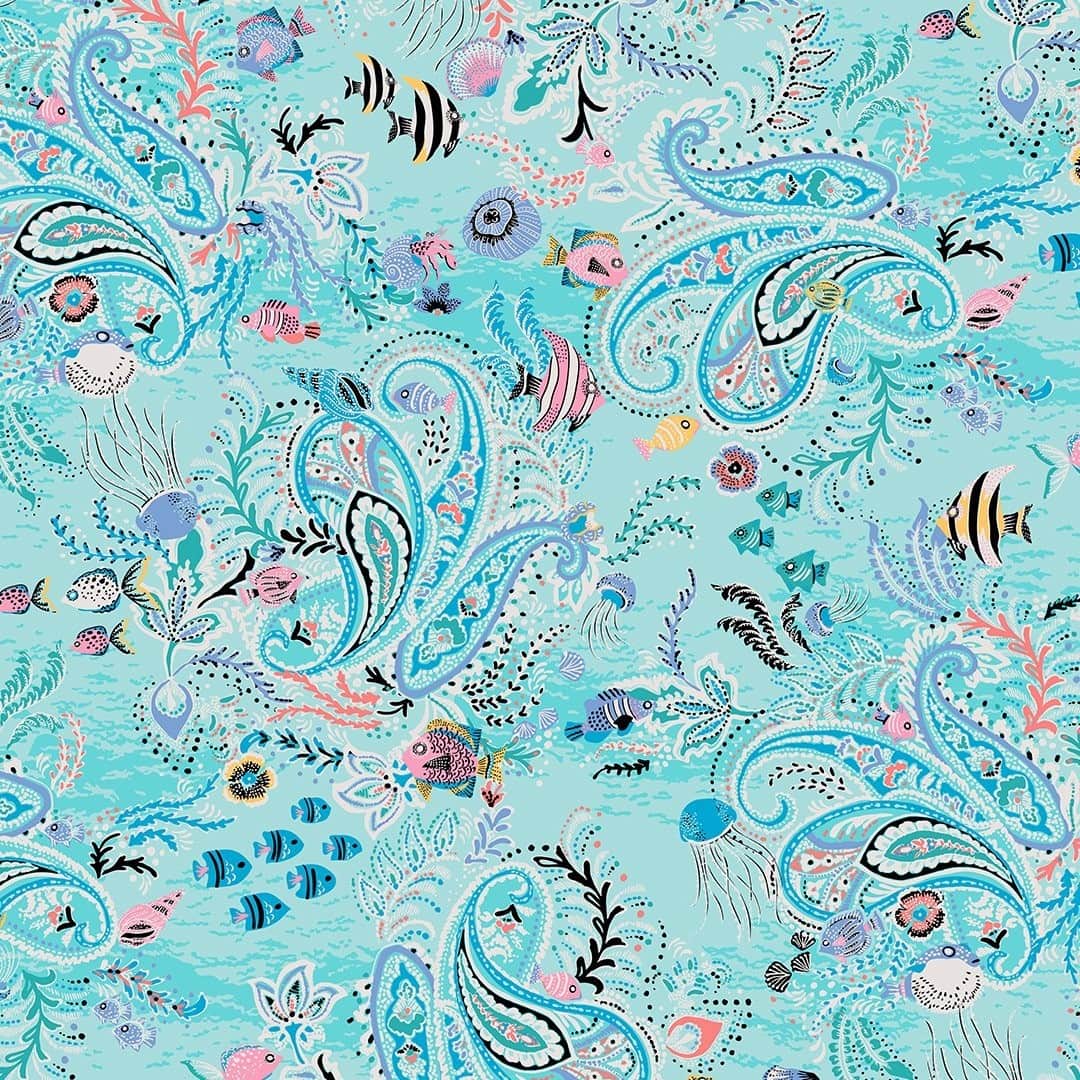 のインスタグラム：「Get swept away by Paisley Wave! 🌊 Set your alarms to shop this ocean-inspired print plus FOUR MORE NEW PATTERNS tomorrow! ☀️ * * * #verabradley #patterns #spring #new #shop #sneakpeek」
