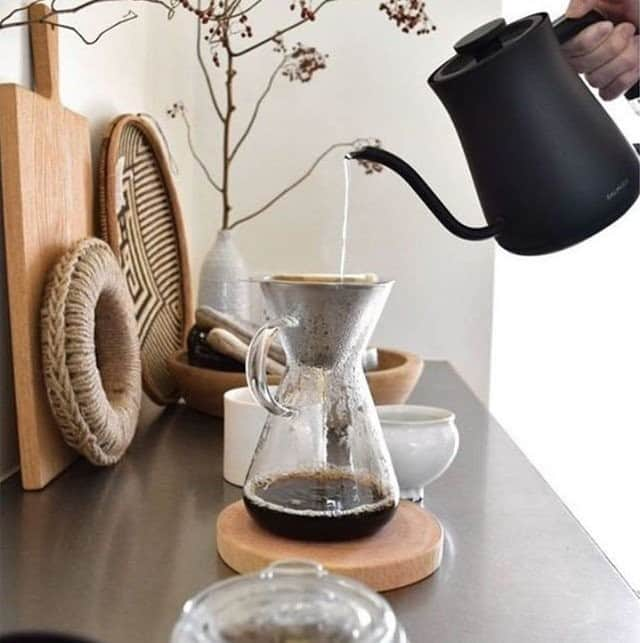 sarasa design storeさんのインスタグラム写真 - (sarasa design storeInstagram)「｜朝だから飲みたい、特別に淹れた一杯のコーヒー⠀⠀ ・⠀⠀⠀ ⁣────────────────────⠀⠀⠀ ⁣・⠀⠀⠀ ●セット販売●b2c コーヒーピッチャー エクスパンド＋ドリッパー（ステンレス） https://item.rakuten.co.jp/sarasa-designstore/setockf0070siv/⠀⠀⠀ 定価：3,850円 (税込) ・⠀⠀⠀⠀ ────────────────────⠀⠀⠀ ・⠀⠀⠀ こちらの商品を .houseさん（ @________uuumm ）に撮影協力いただき、お写真と一緒に以下のコメントをいただきました。ご協力ありがとうございました！！＊現状の販売品と1枚目のお写真は持ち手の形状が異なります。ご了承くださいませ。 ⁣・⠀⠀⠀ ──⠀⠀⠀ ・﻿⠀⠀ 新しいコーヒードリッパー。⠀⠀⠀ sarasa designさんのものです。⠀⠀⠀ ⠀⠀⠀ ガラスのグラスポットと⠀⠀⠀ ステンレスのドリッパーが⠀⠀⠀ とても洗練されたデザイン。⠀⠀⠀ 注ぎやすさも◎⠀⠀⠀ ⠀⠀⠀ 今朝からおいしいコーヒーが⠀⠀⠀ 淹れられました！⠀⠀⠀ ・⠀ ●シンプルなデザインの耐熱ガラスとステンレス製のドリッパーのセット。⠀⠀⠀ ●カップ3杯取りサイズのコーヒードリッパーセットです。⠀⠀⠀ ●シンプルなデザインで機能的ですので普段使いに最適です。⠀⠀ ・⠀⠀ #sarasadesign #sarasadesignlab #sarasadesignstore⁣⠀#おうちじかん #コーヒータイム #キッチン⠀#インテリア ⁣#シンプルライフ ⁣#丁寧な暮らし⠀ ・﻿⠀⠀ ────────────────────⠀⠀⠀⠀ #sarasadesign をつけて投稿いただいた中からお写真をご紹介する場合がございますので、ぜひ投稿してみてください！！　素敵なお写真お待ちしております！！⠀⠀⠀ ────────────────────⠀⠀⠀ ・⠀⠀⠀ #sarasadesign⠀#sarasadesignlab #sarasadesignstore⠀ ・」2月4日 7時00分 - sarasa_design