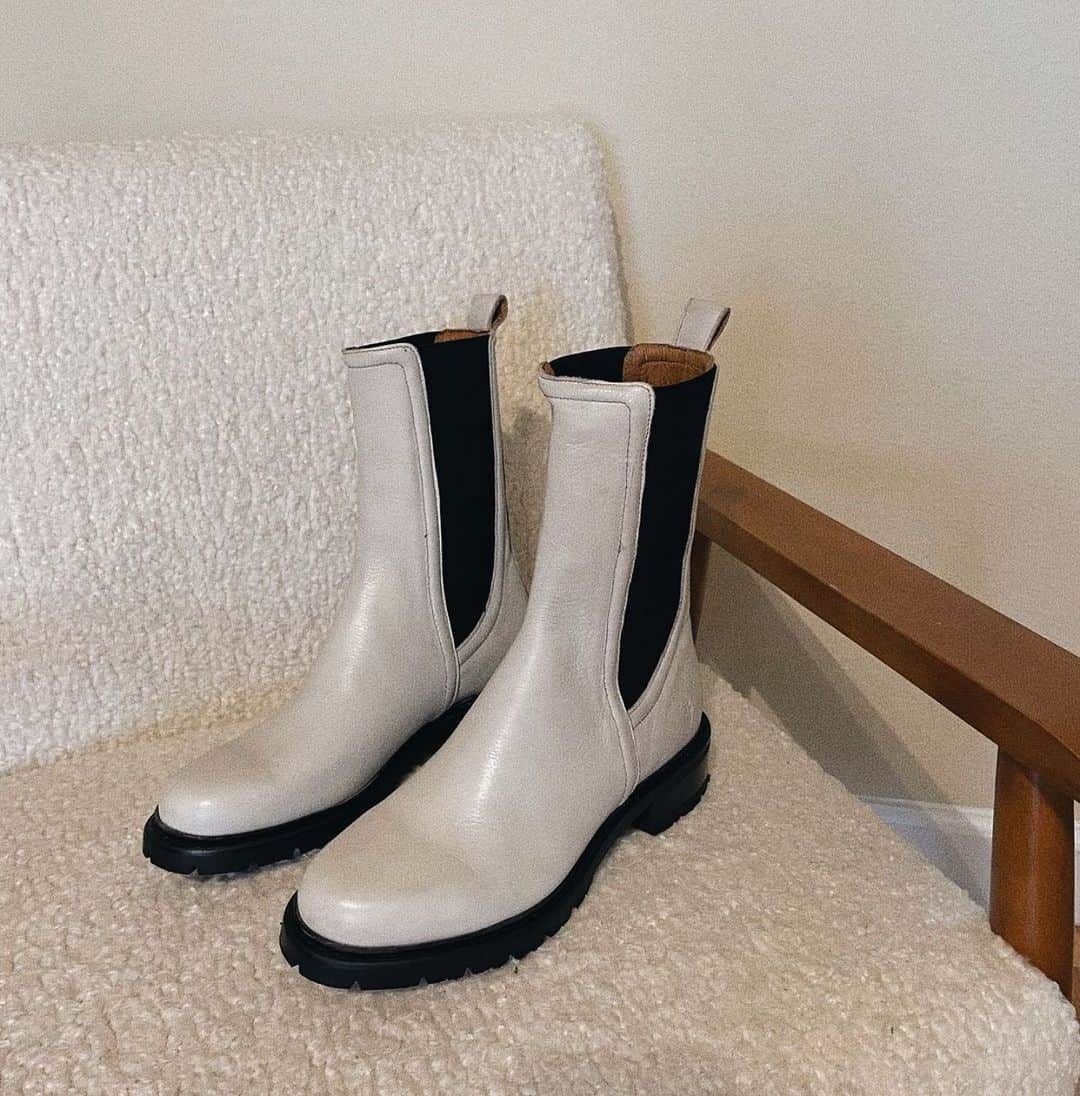 フライさんのインスタグラム写真 - (フライInstagram)「New boots for @katarinabrunette ➖ the Samantha Moto Chelsea #InMyFRYE」2月4日 7時05分 - thefryecompany