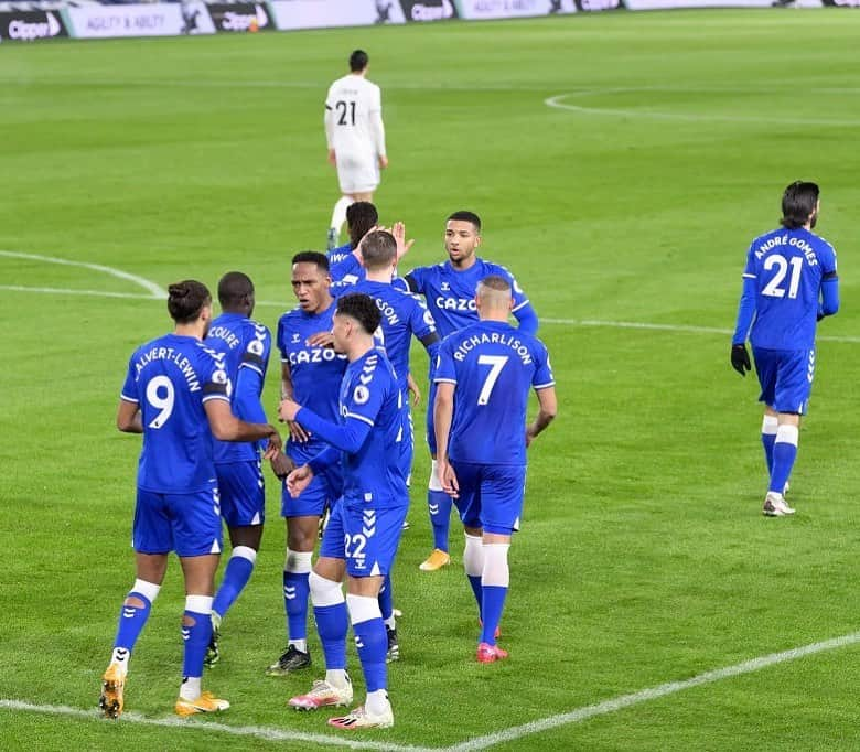 メイソン・ホールゲイトさんのインスタグラム写真 - (メイソン・ホールゲイトInstagram)「My team😍😍 +3 @everton」2月4日 7時10分 - masonholgate