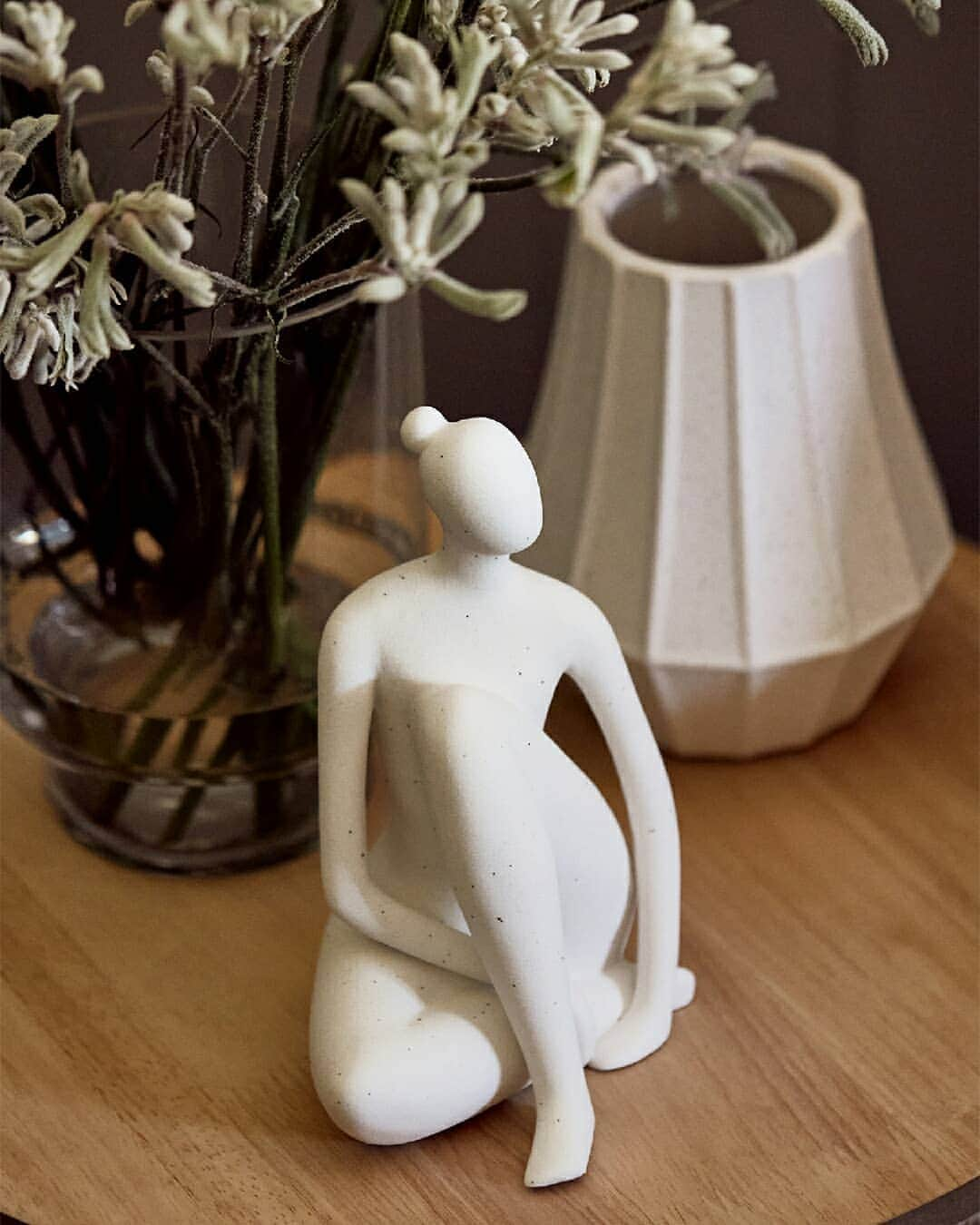 Target Australiaさんのインスタグラム写真 - (Target AustraliaInstagram)「Soft stonewash creates a sleek, modern sanctum, styled with minimalist decorative sculptures. Create your sanctuary with our 4 day only offer - 20% off homewares*  🎯♥️ #targetaus #targetaushome ​ ​ ​*Offer ends 7/02/21. Conditions & Exclusions Apply. See website for details.」2月4日 7時11分 - targetaus