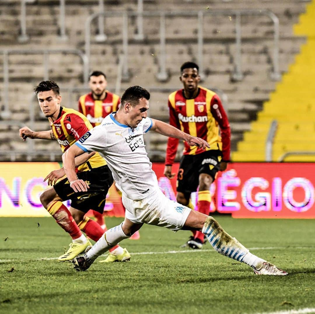 リーグ・アンさんのインスタグラム写真 - (リーグ・アンInstagram)「🤝 Un jolie duel mais pas de vainqueur entre le @rclens et l’@olympiquedemarseille ! (2-2) . A lively match but no winner between Lens and Marseille . #Ligue1UberEats #Lens #RCL #Marseille #OM」2月4日 7時21分 - ligue1ubereats