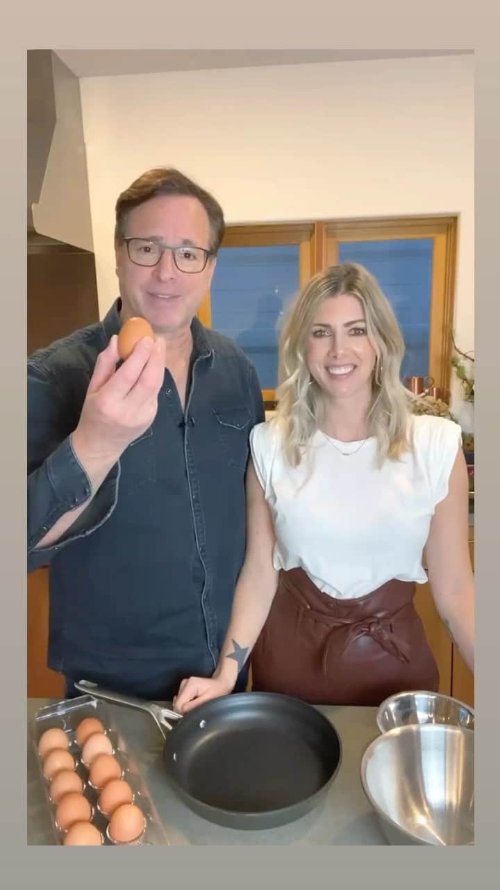 ボブ・サゲットのインスタグラム：「My wife @eattravelrock told me to do a cooking video with her. I do what she says. #quarantine #fluffyomelette」