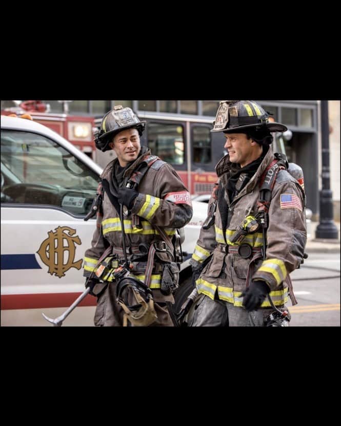 テイラー・キニーのインスタグラム：「New episode of #ChicagoFire airs tonite on NBC.  I haven’t seen this episode yet, though it’s been one of my favorite scripts to read this season. Hope you all enjoy it. Stay safe and stay warm!」