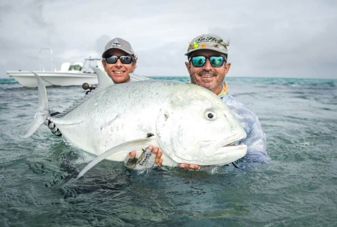 Costa Sunglassesのインスタグラム：「"The wide-open expanses of the Indian Ocean allowed species here to grow abundantly. None more so than the infamous giant trevally.  Known for their fighting spirit and sheer power, the GT is a sought-after catch, whether you are a new or seasoned fisherman." 📷: @brandonpoolefishing @alphonsefishingco #SeeWhatsOutThere」