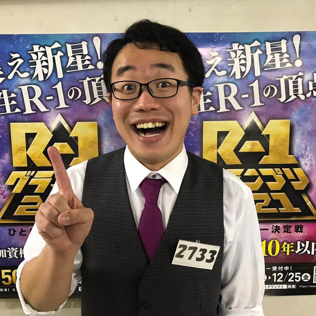 パーマ大佐さんのインスタグラム写真 - (パーマ大佐Instagram)「R-1グランプリ2021準々決勝でした！ ずっとルミネでやりたかったネタが出来て、とりあえずは満足✨ あとは結果を待つのみ...💦  準決勝いけますように...  #パーマ大佐  #r1グランプリ  #準々決勝でした  #楽しかったよ  #写真は  #お見送り芸人しんいち さん #西村ヒロチョ さんと！ #因みに  #新しい衣装  #どないですか」2月4日 7時40分 - pa_mataisa