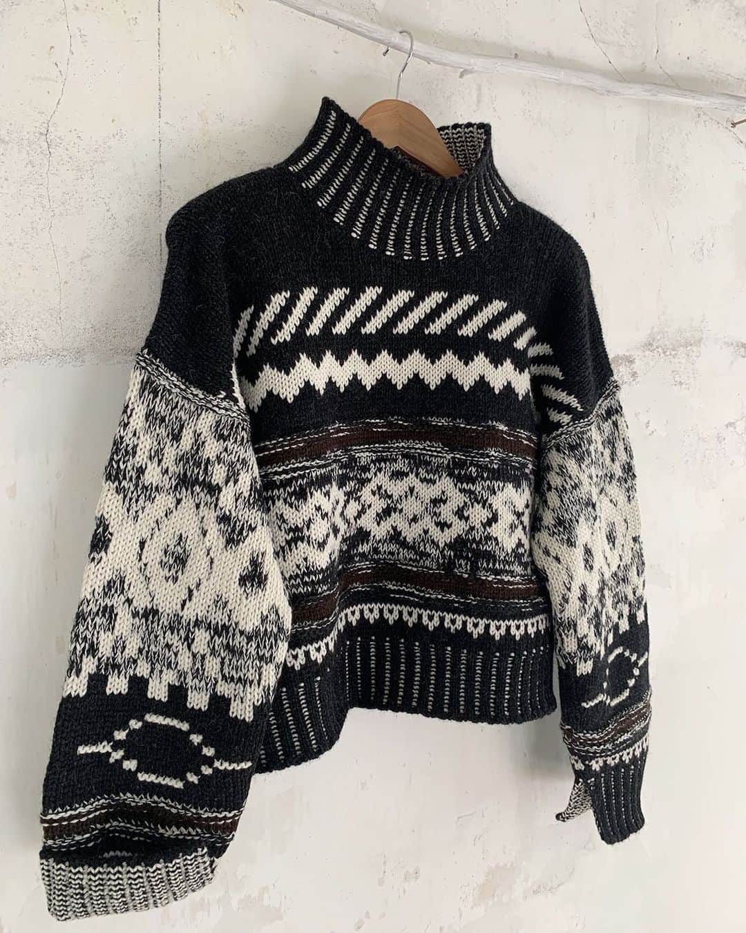 のインスタグラム：「New pieces from @nymane_ny just hit the site, including this super soft alpaca and Andean Highland wool sweater that’s the perfect modern take on the classic Scandinavian winter sweater. Find it under new arrivals. #stevenalan」