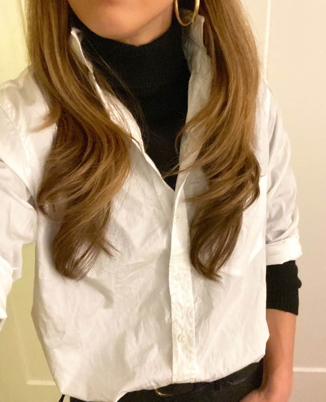 フランク&アイリーンのインスタグラム：「Layer your favorite button-up with a turtle neck to keep warm during these cold winter months. Tap to shop! #FrankandEileen」