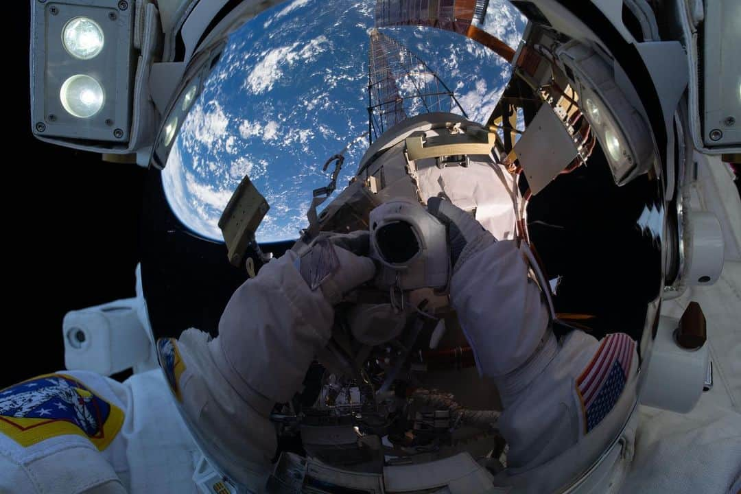 NASAさんのインスタグラム写真 - (NASAInstagram)「Visors are cool! #ChangeMyMind  Ever wonder what an astronaut sees when out and about on a spacewalk? NASA astronaut Michael Hopkins pointed his camera, heavily protected from the environment of space, toward his spacesuit helmet's reflective visor and took this epic selfie that most influencers can only dream of during one of his first spacewalks of 2021. Together with fellow NASA astronaut @AstroVicGlover (out of frame), the duo completed a number of tasks designed to upgrade @ISS systems including installation of the final lithium-ion battery adapter plate.  🤔Anyone know off the top of their head why we use a layer of gold coating on the visors of the astronaut helmets? Comment below!  Credit: NASA   #NASA #Selfie #SpaceWalk #Astronaut #Galaxy #Astronomy #Views #SpaceSelfie」2月4日 8時02分 - nasa