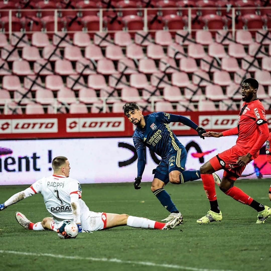 リーグ・アンさんのインスタグラム写真 - (リーグ・アンInstagram)「🆚 #DFCOOL (0-1) L'@ol s'impose sur la plus petite des marges et reste 2e 🥈 💪!  Lyon win away to Dijon!  • • #Ligue1UberEats #OL #OlympiqueLyonnais #StadeGastonGerard」2月4日 8時14分 - ligue1ubereats