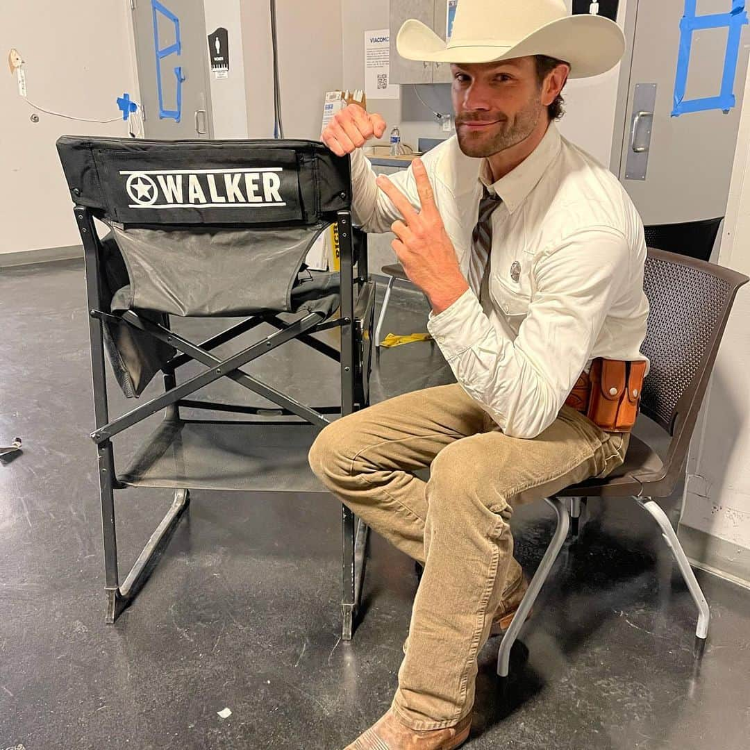 ジャレッド・パダレッキのインスタグラム：「Couldn’t be prouder to announce we’ve been picked up for our second season today! Grateful for the support from our friends at @thecw, our hardworking crew, cast and most especially y’all for the tremendous support. Ready to saddle up for this ride and give you all I’ve got. Big love from Texas 🙏🏻❤️」